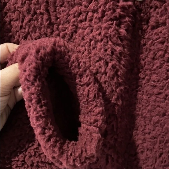 HOLLISTER Burgundy Teddy Pullover Sweater Small Junior’s  Womens - Picture 8 of 9